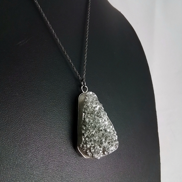 Uterque Charcoal Druzy Drusy Agate Crystal Pendant on Long Chain - Picture 5 of 7